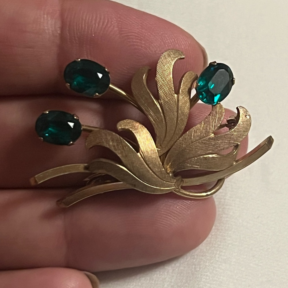 Van dell 12k gold-filled vintage Elegant Gold and Green Brooch